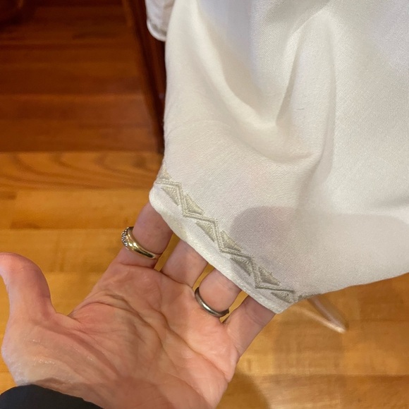 Beautiful Flowy Boho top size small - Picture 9 of 10